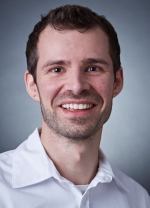 Porträt von Philipp Mercy, Inhaber der Zahnarztpraxis